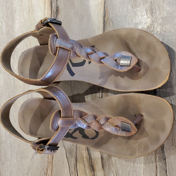 Leather comfort wedge sandal - Picture 2 of 8